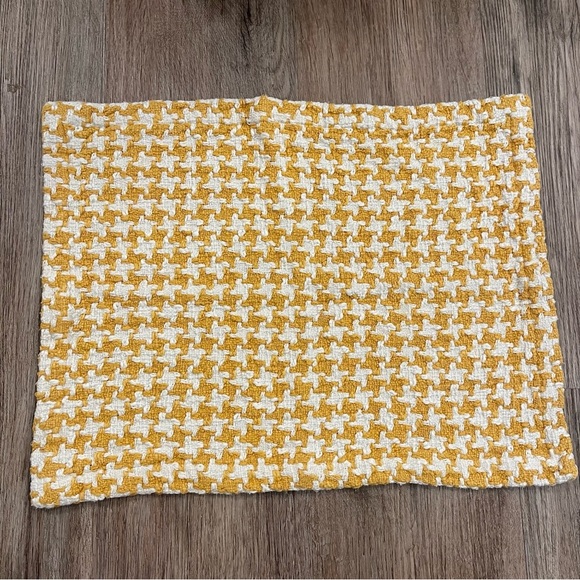 Crate And Barrel Placemats Yellow White Houndstooth Table Setting Colorful 14x19 - Picture 2 of 7